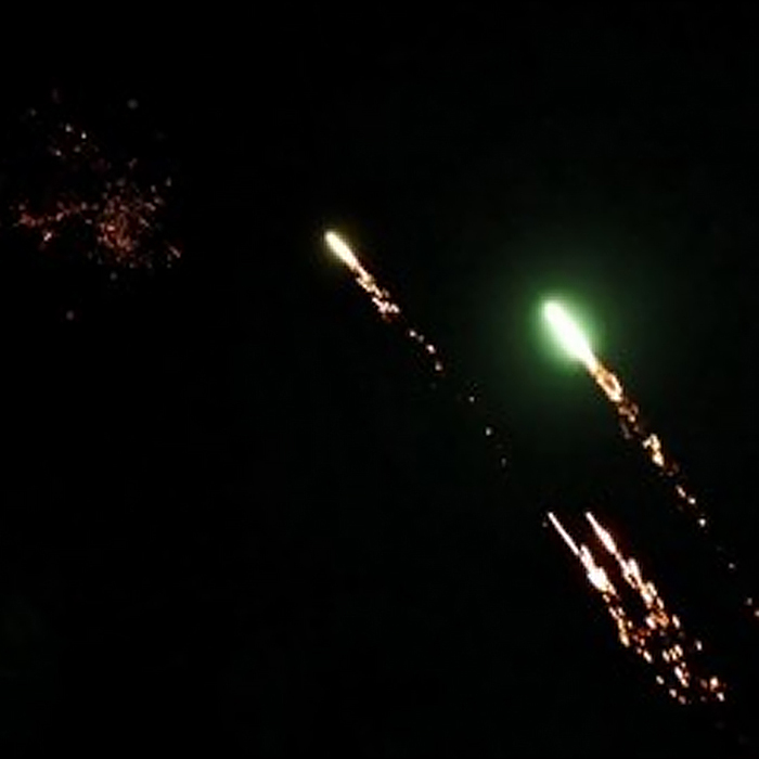 Фото к товару Римская свеча "Red Stars With Report" (0,3" х 20 залп.) * в кор. 48 уп. х 12 шт Римская свеча "Red Stars With Report" (0,3" х 20 залп.) * в кор. 48 уп. х 12 шт